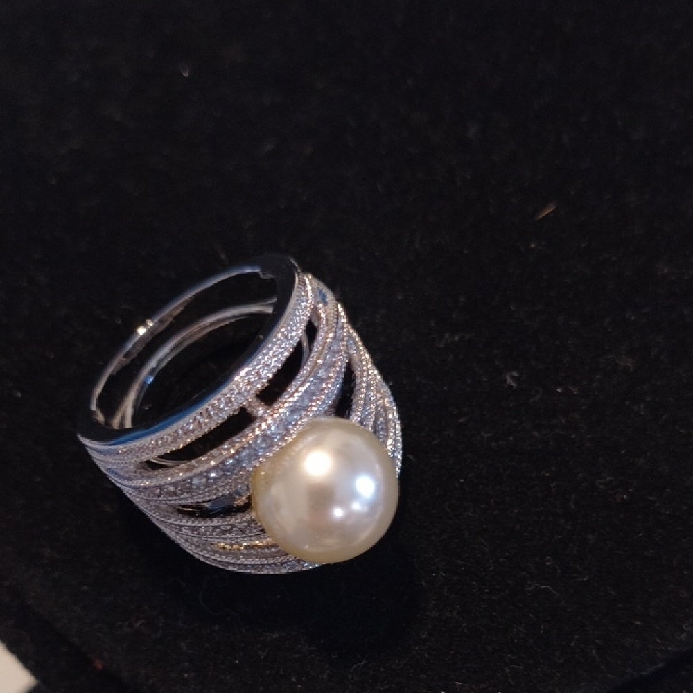 Elegant Pearl-Accent Silver Ring - Women Jewelry - Picture 4 of 5